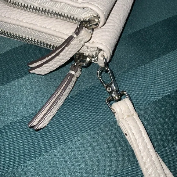 Jessica Simpson Taupe Bow Back Zip Wallet Wristlet 8” X 4.5” X 1” NWOT - Picture 12 of 16